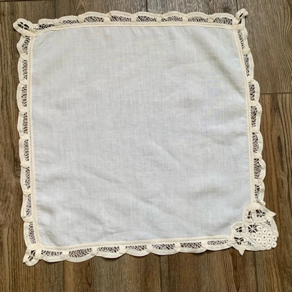 Vintage table cloths 18/18”
